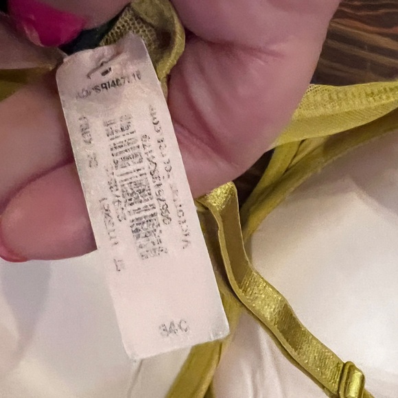 VICTORIAS SECRET Very Sexy Push Up Bra Lace and Velvet NWT 34C - Picture 5 of 7
